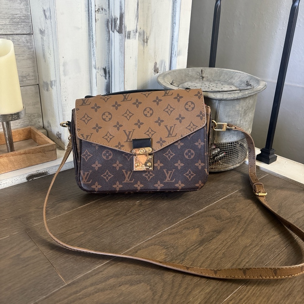 LV - Crossbody Bag